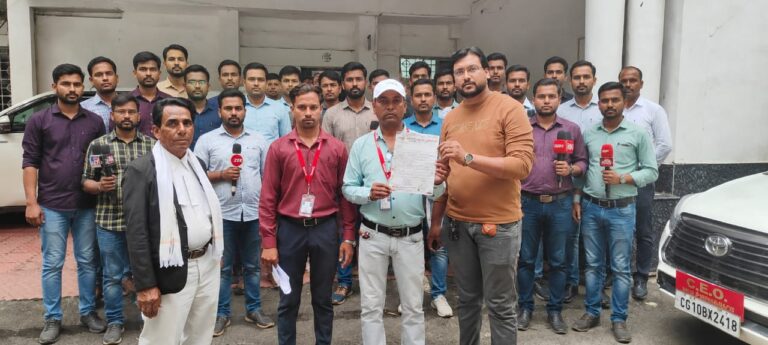 छत्तीसगढ़ प्रदेश अध्यक्ष नेशनल मीडिया प्रेस क्लब की अध्यक्षता में पत्रकार हितों की 7 सूत्रीय मांगों को लेकर बिलासपुर जिलाधिकारी के माध्यम से प्रधानमंत्री को संबोधित सौंपा गया ज्ञापन